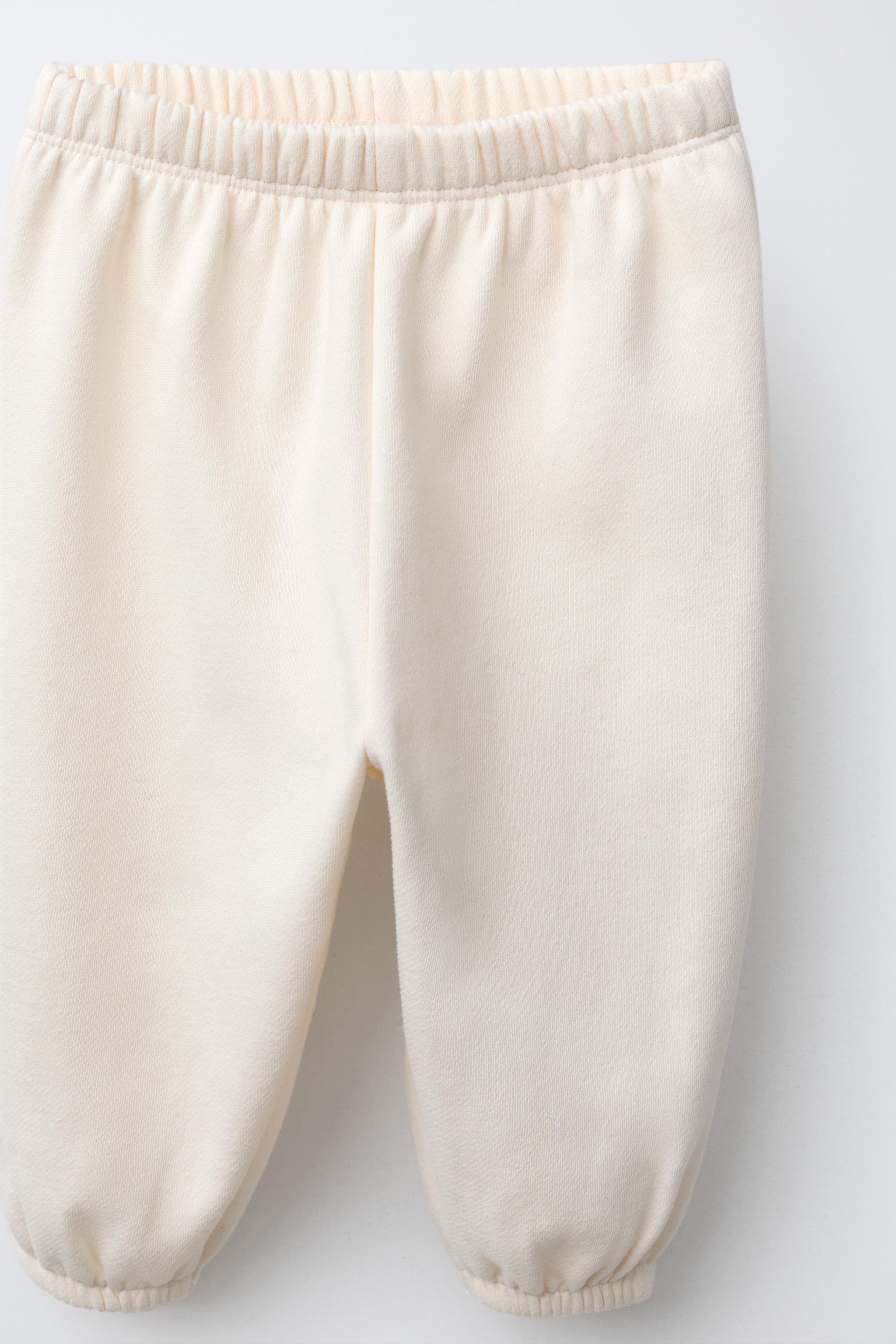 BASIC SWEATSHIRT AND JOGGER PANTS SET